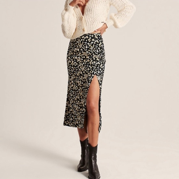 Abercrombie & Fitch Dresses & Skirts - Abercrombie High Waisted Black Floral Midi Skirt with Slit  XS/ 2